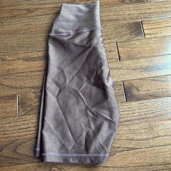 Offline by Aerie Bike short Hi-Rise Crossover 7” in Chocolate Brown - Picture 2 of 5